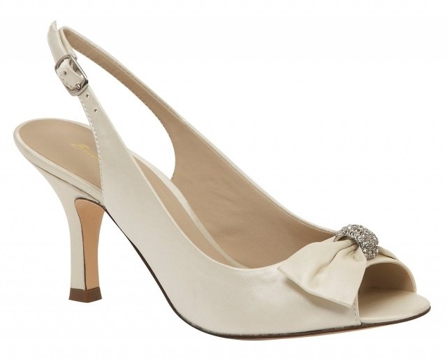 Topánky sofistikovaného dizajnu sandále Pevné svadobné topánky na vysokom podpätku sofistikované dizajnové sandále, stabilná svadobná obuv na podpätku 2014