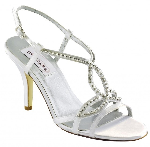 elegantné dámske topánky na svadobné sandále zdobené ozdobnými kamienkami pootvorené svadobné topánky - svadobné sandále ozdobené štrasom