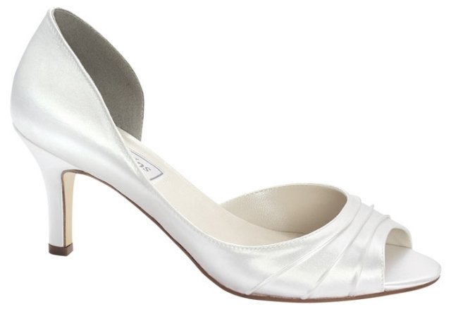 polootvorené dámske topánky s jednoduchým dizajnom svadobnej módy obyčajné-dámske-topánky-na-svadbu-biele-saténové-na nízkom podpätku