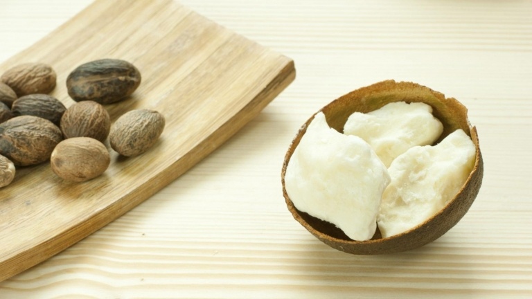 Výhody bambuckého masla pre pokožku Letná ochrana pred slnkom Ochrana vlasov Maska na vlasy