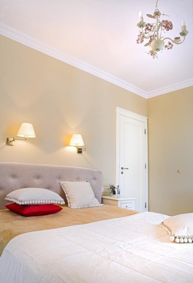 farba steny spálňa krémová béžová uvoľnená atmosféra farba steny-spálňa-krémovo-béžová-napätá atmosféra
