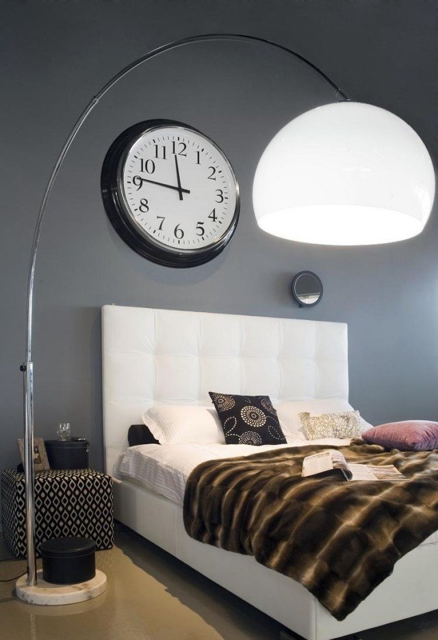 farba steny spálňa sivá biela posteľ prešívané čelo postele farba steny-spalna-siva-biela-postel-precpana-hlava-hlavy