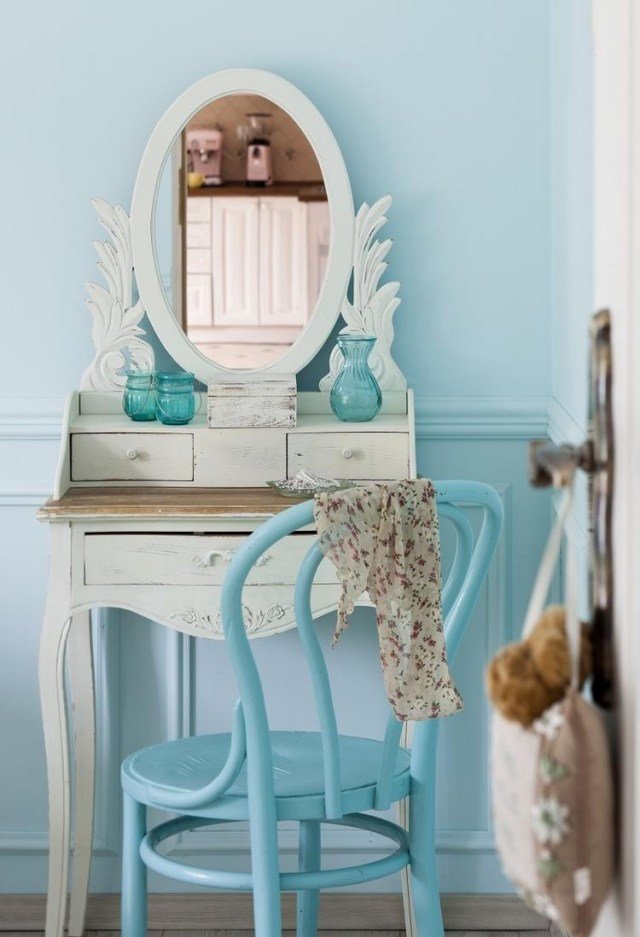 farba steny spálňa svetlo modrá miestnosť pre mládež dievčenský toaletný stolík farba steny-spalna-svetlo-modra-izba-mladosti-dievca-toaletny-stolik