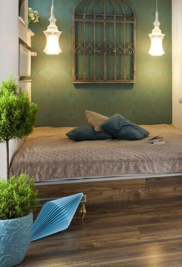 farba steny spálňa vzor maroko tyrkysová zlatá drevená podlaha farba steny-spálňa-maroko-vzor-tyrkysovo-zlatá-drevená podlaha