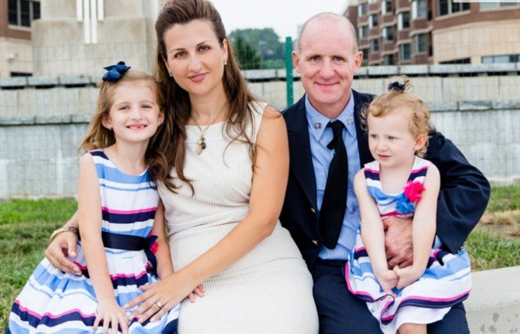 Oblečenie na zápis do školy Mama čo na seba Šaty v neutrálnej farbe