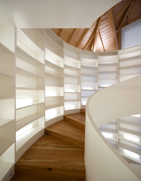 Točité schodisko pre knihy v Portugalsku