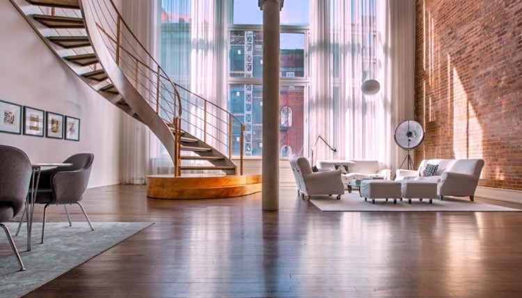 točité schodisko zábradlie kovový prístrešok v byte otvorený obývací priestor jedálenský kút