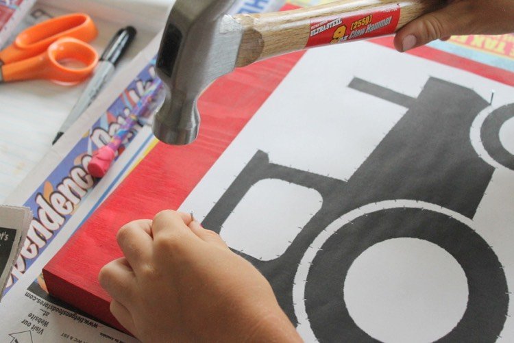 Zapichnite klince a nechajte ich vyčnievať 1 cm práca s drevom deti nápady niť obrázok urobte si ihly