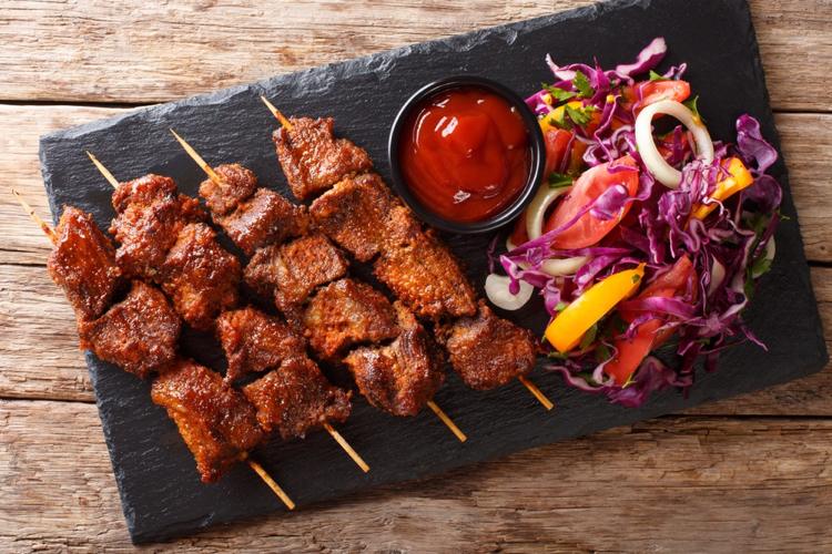 Západoafrický gril recepty Suya s omáčkou Chakalaka