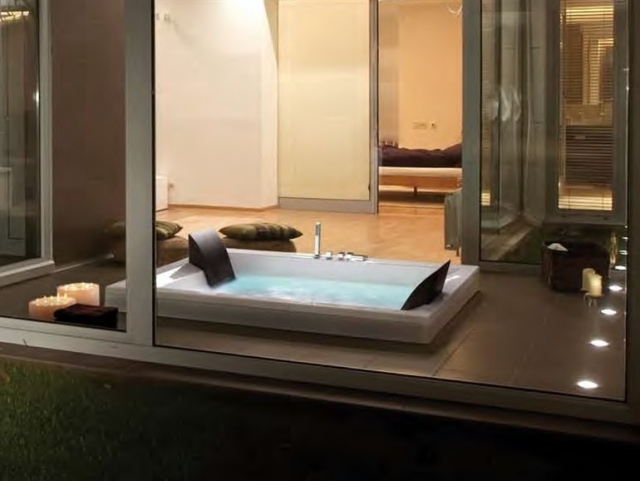 vaňa zen niekoľko osôb sklenené drevo