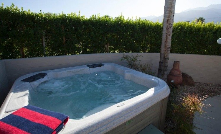 Vírivka v záhrade-ochrana súkromia-plot-rastliny-živé ploty