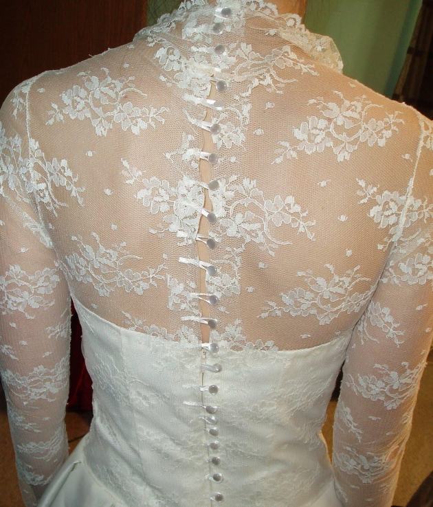 Špička zakrýva ruky, krk a chrbát čipky-šaty-späť-tyl-nevesta-svadba