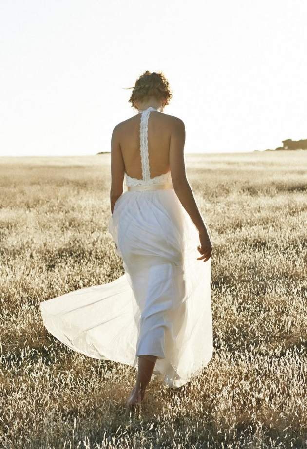 Skvelý nápad na svadbu vonku letné šaty-nevesta-móda-nosič-späť