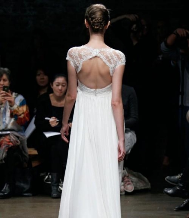 Elegantné šaty s okrúhlym výstrihom na chrbte veľmi-elegantné-šaty-svadobné-späť-detaily