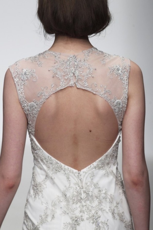 Okrúhly zadný výstrih s gombíkmi nevesta-móda-chrbát-krk-čipka-svadba