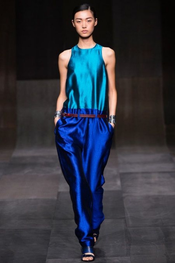 Nápady z predvádzacieho móla - elegantný overal v tyrkysovej farbe turkish-blue-two-color-chic-overall