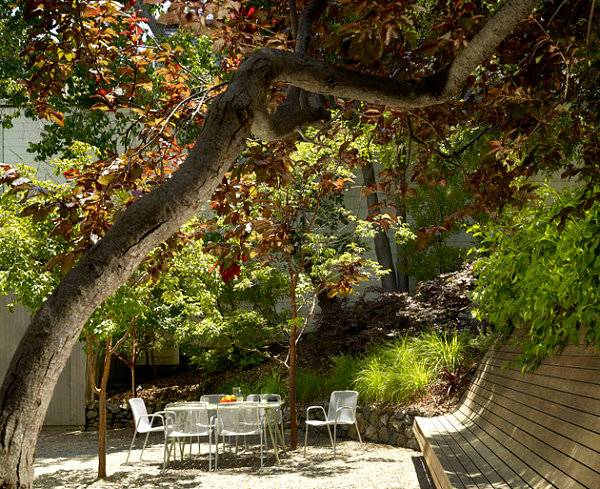 moderné-záhradné-stoličky-kov-hliník-sivá-biela-záhrada