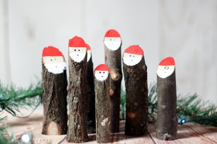 Drotár s kmeňom stromu a namaľujte ho červenou a bielou farbou