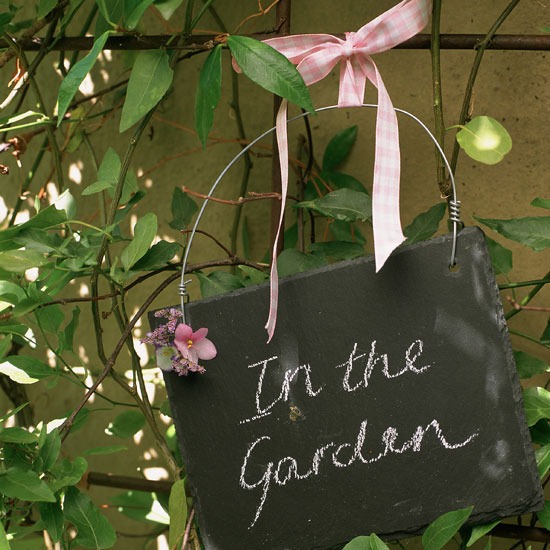 Návrhy na dizajn predného dvora vedú do záhrady