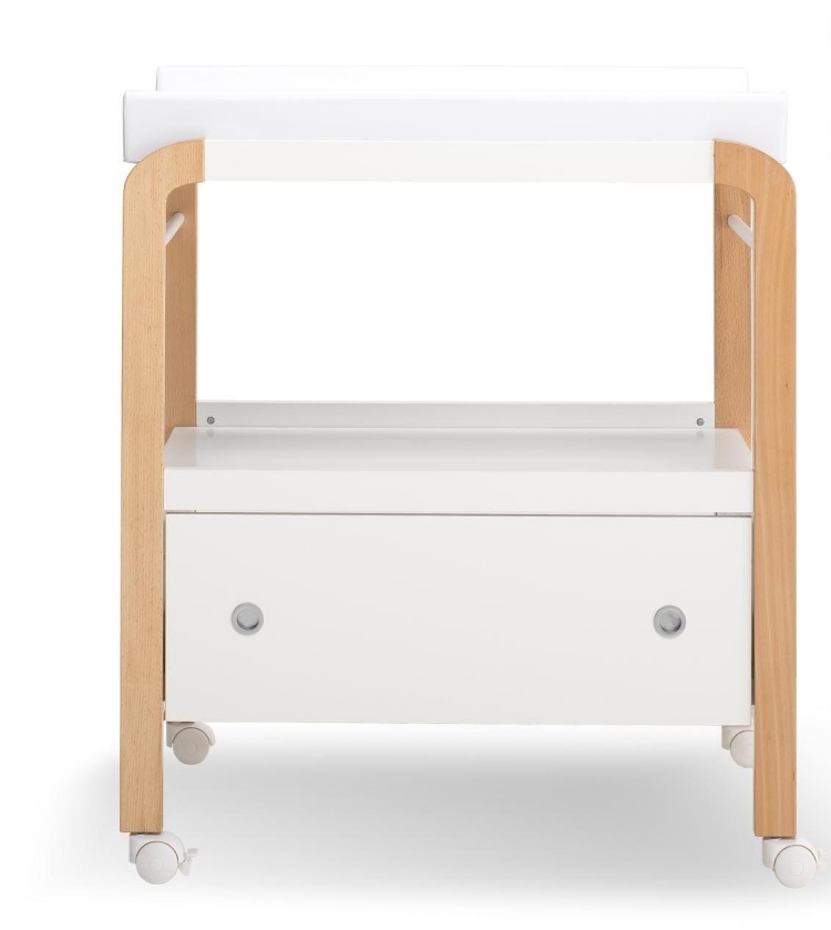 Prebaľovací pult v detskej izbe -moderný dizajn-objatia-továreň-harlem-weiss-role