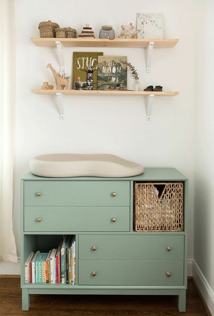 Vytvorte v obývačke na príborníku prebaľovací kút