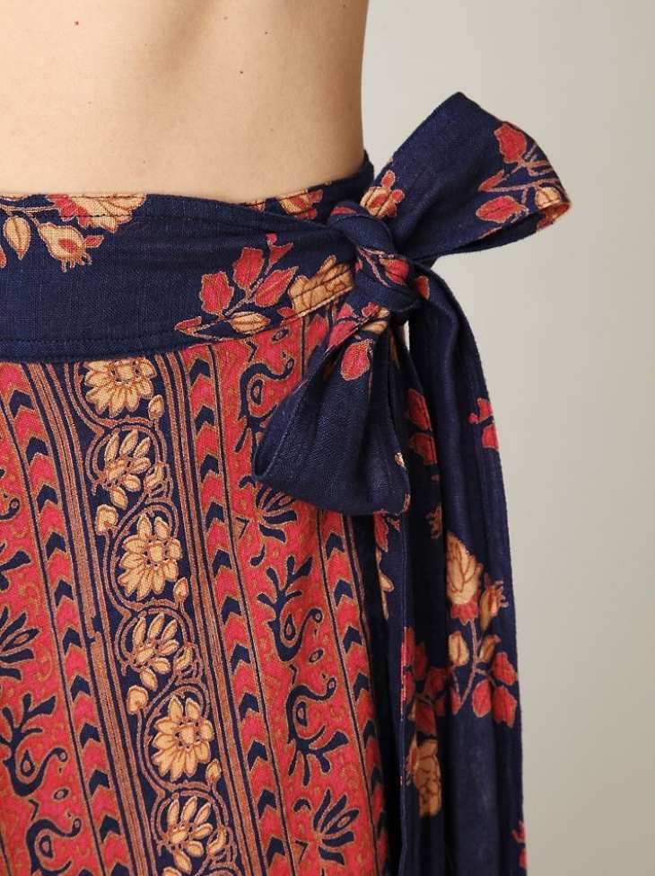 Ovinutá sukňa zaviazaná na boku ozdobnou mašličkou Zavinutá sukňa ušitá idee-etno-motív-viazaná