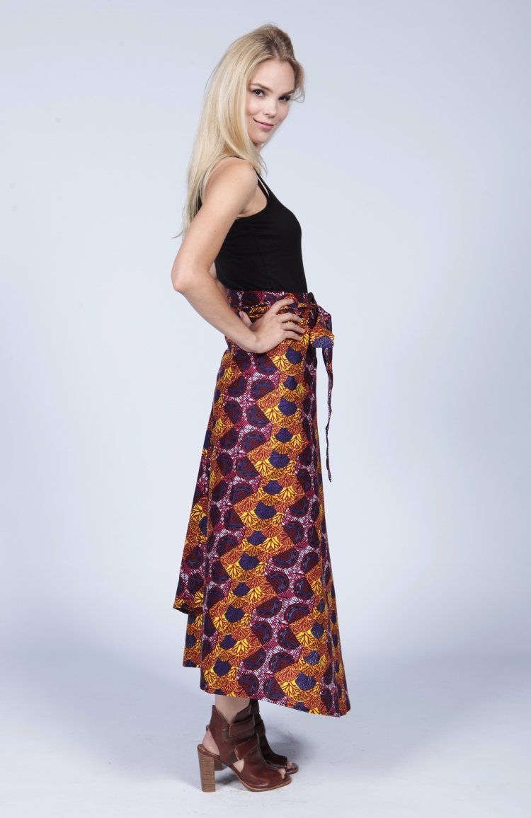 Zavinutá sukňa s mašľou zaviazanou na boku v etnickom štýle wrap-sukňa-takmer-nápad-farebné-vzorované-ehno-štýl