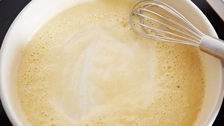 Omáčku zahustíme múkou