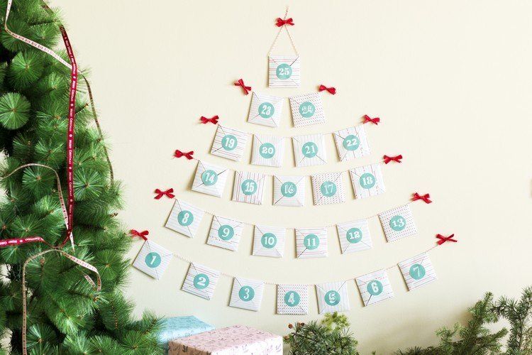 Drobné adventné kalendáre s mini obálkami pre deti