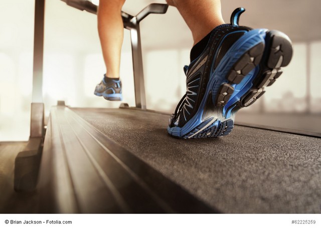 Kardio tréning, cvičenie vo fitness salóne Cvičenie s cvičením vo fitness salóne