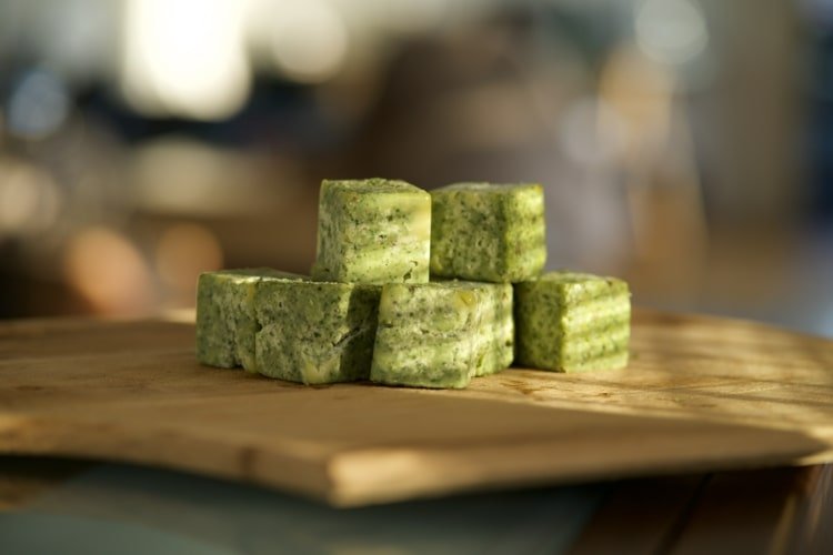 Bazalku konzervujte v hotovom peste