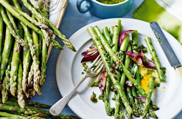 šalotka-bylinková-omáčka-špargľa