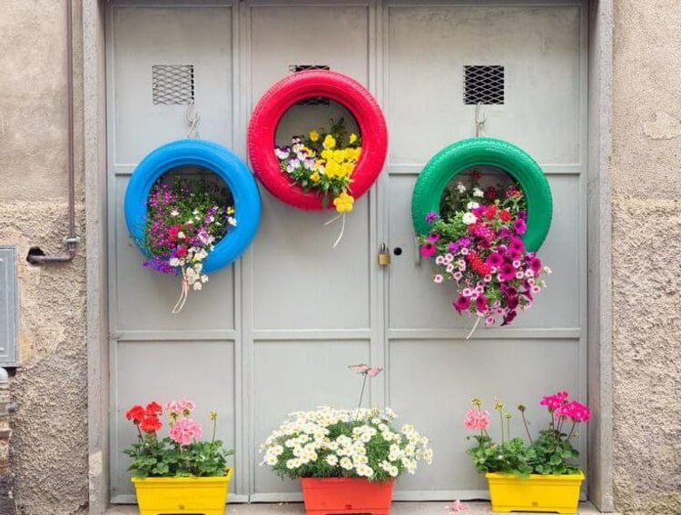 Vysaďte staré pneumatiky na farebné akcenty na steny