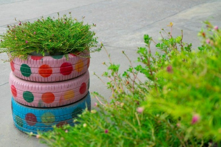 Navrhnite a naskladajte pneumatiky s bodkami pre úzke vyvýšené postele