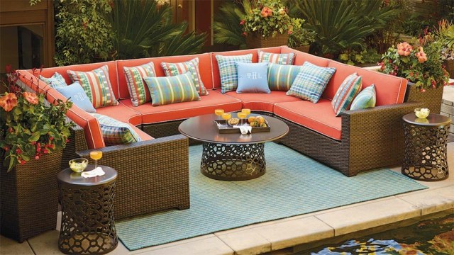 Ratanové sedacie kreslo nápady navrhuje dekoratívne vankúše