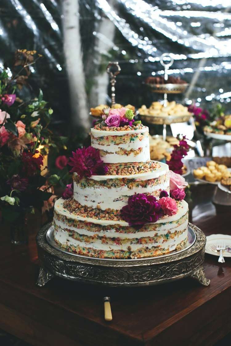 Plánovanie svadby na záhrade Nápady na dekoráciu Stan Upečte si vlastnú svadobnú tortu