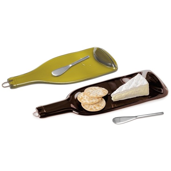 ploché víno-fľaše-syr-servírovanie-nápad