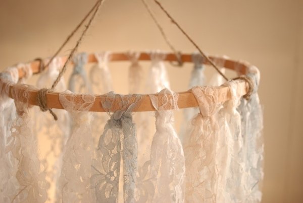 drevo-kruh-a-tkanina-vyrobte si-svietniky