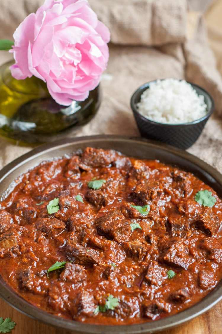 korenie garam mix hovädzie paradajky mäso kuchár ryža obloha