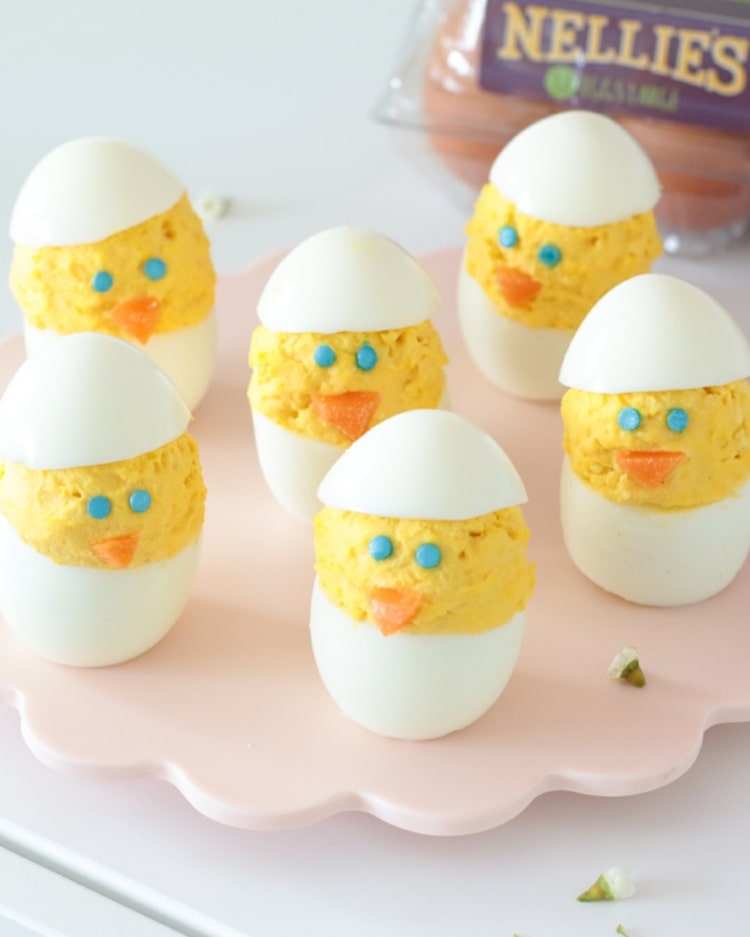 Kurčatá s jedlými konfetami ako oči a mrkva