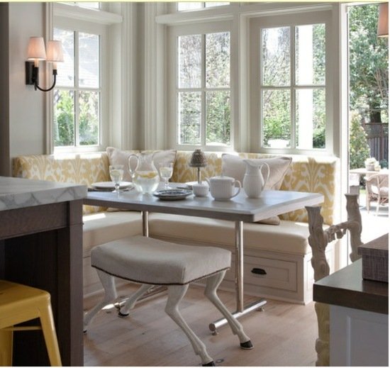 Rohová lavica skupinová stolička-zaujímavý interiér