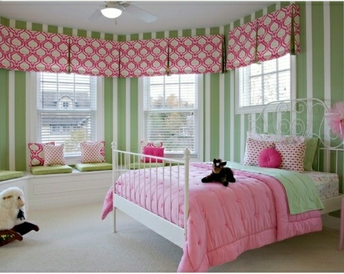 Stripes škôlka dievča okenný parapet Pruhuje škôlkarku