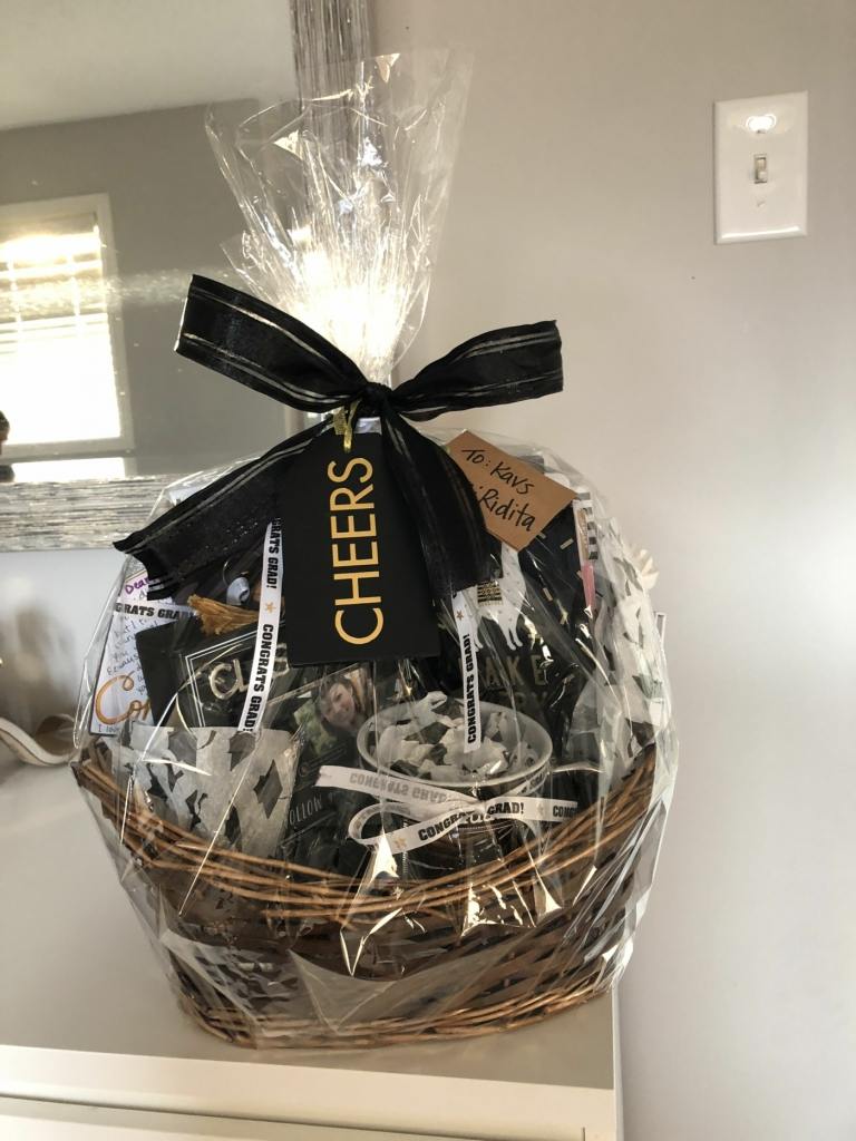 Kreatívne zabaľte košíky ako darčeky do fólie s návodom