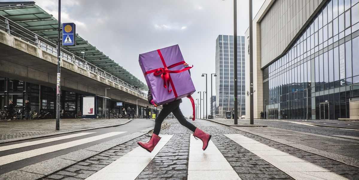 Balenie veľkých darčekov - pokyny s baliacim papierom aj bez neho