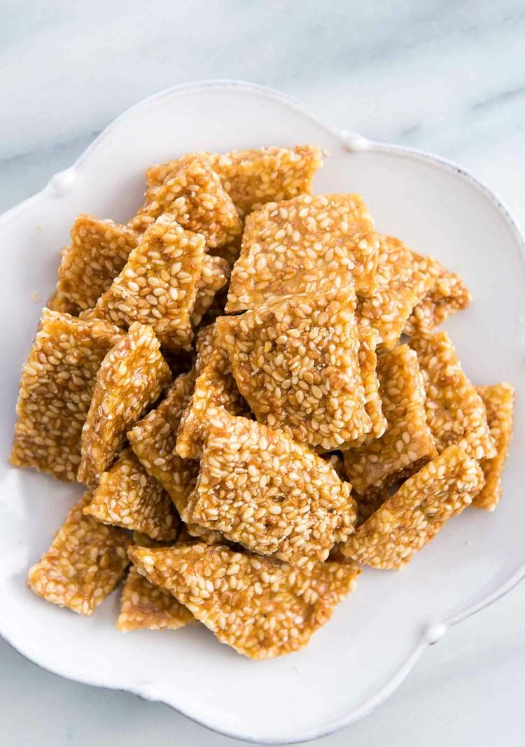 Urobte krehký sezam bez cukru, zdravé recepty s nízkym obsahom sacharidov