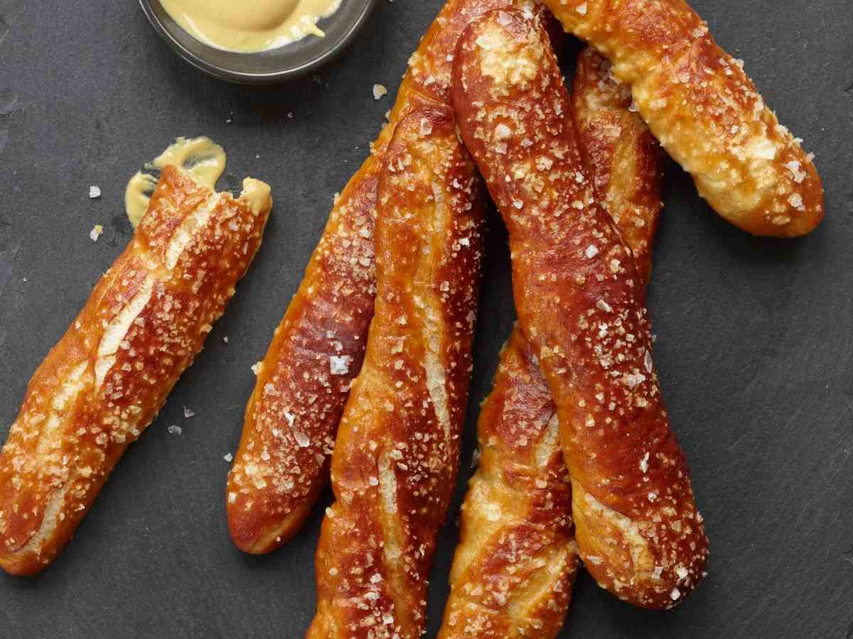 Domáce tyčinky praclíku so sódou bikarbónou a bez hydroxidu sodného