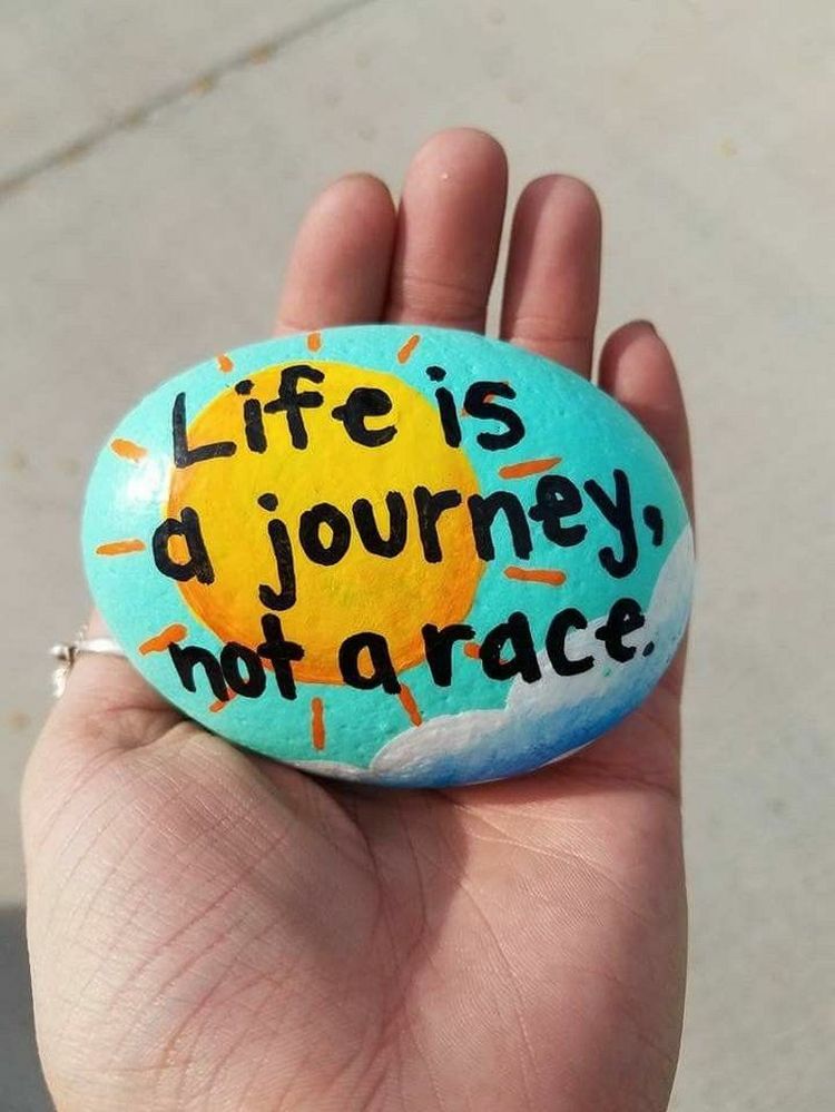 Maľovanie kameňov s výrokmi - život je cesta, nie preteky