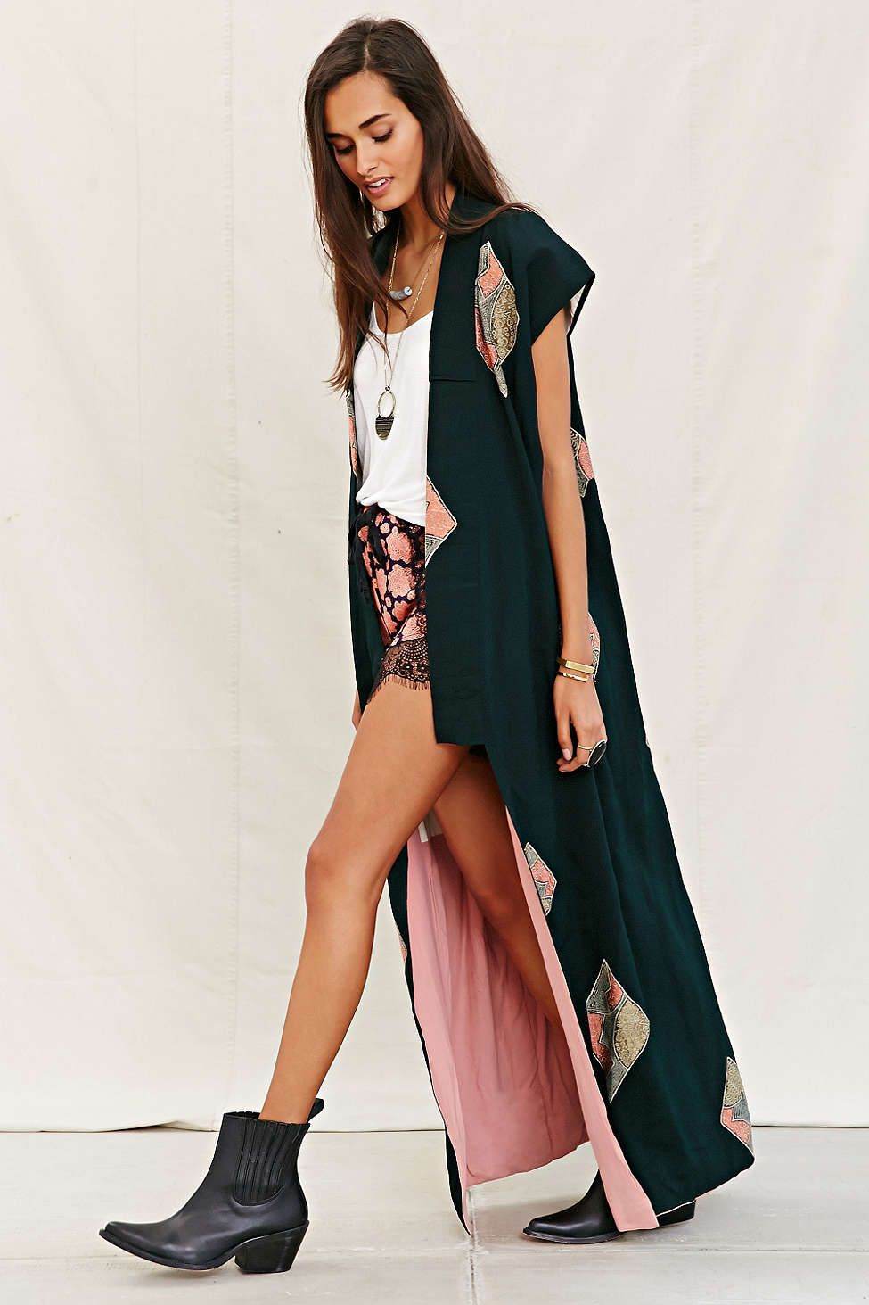 Kimono vesta Kombinácia šortkových nohavičiek, členkových topánok, módnych trendov pre ženy