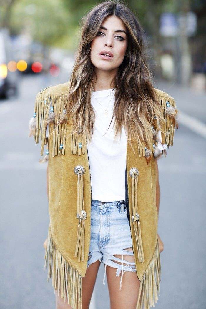 Vesta s okrajmi kombinujú denimové šortky nápady na letné oblečenie módne trendy