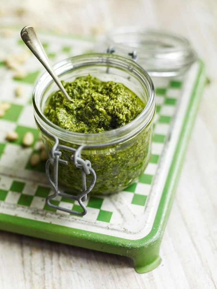 Pesto z divokého cesnaku pripravte si recepty na zdravú výživu cestovinovej omáčky